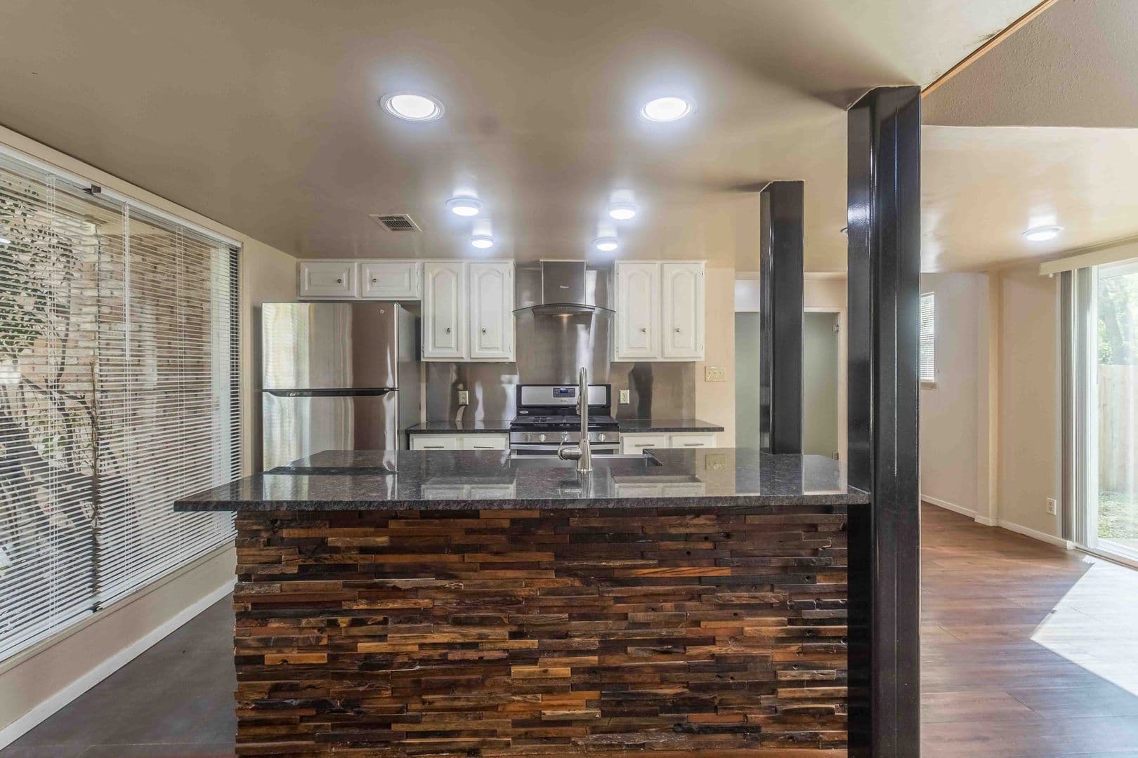 Austin Multiplex: 3901 Knollwood Dr