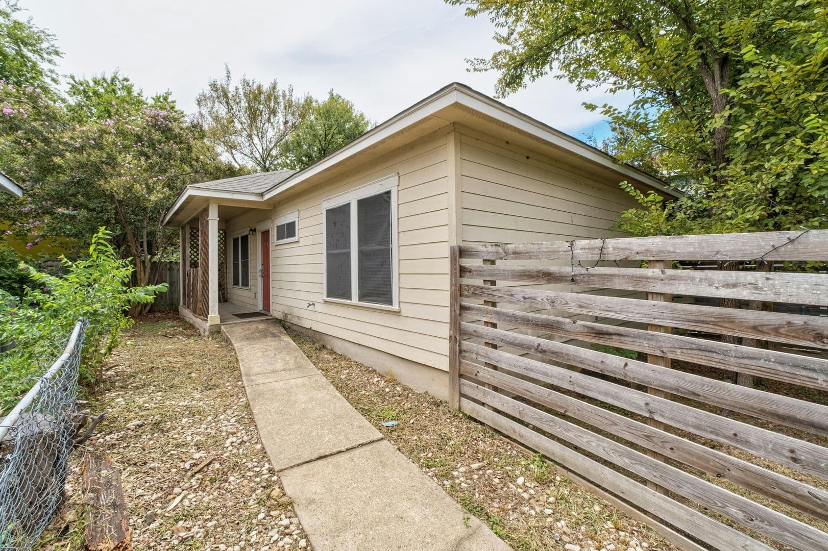 Austin Multiplex: 2917 E 16th St