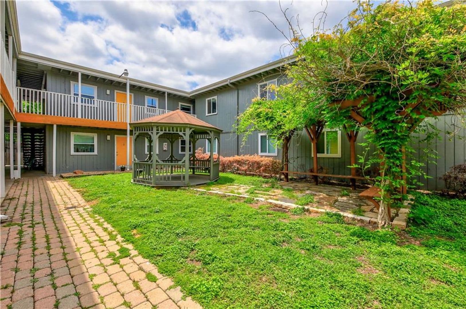 Austin Apartment: 2401 Manor Rd