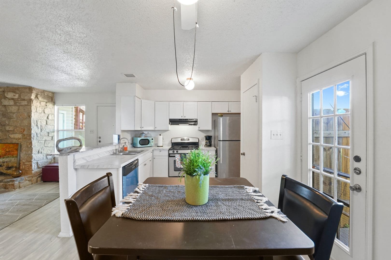 Austin Apartment: 823 Taulbee Ln
