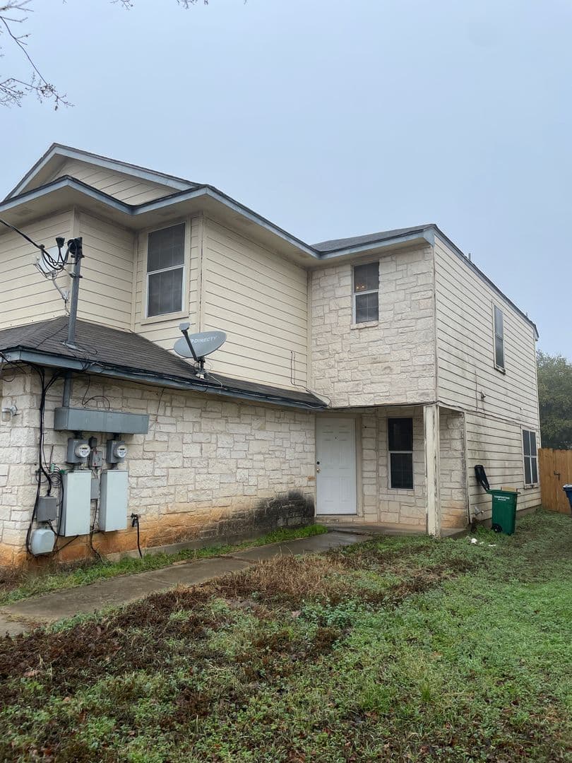 Austin Multiplex: 2400 Riddle Rd - Unit B