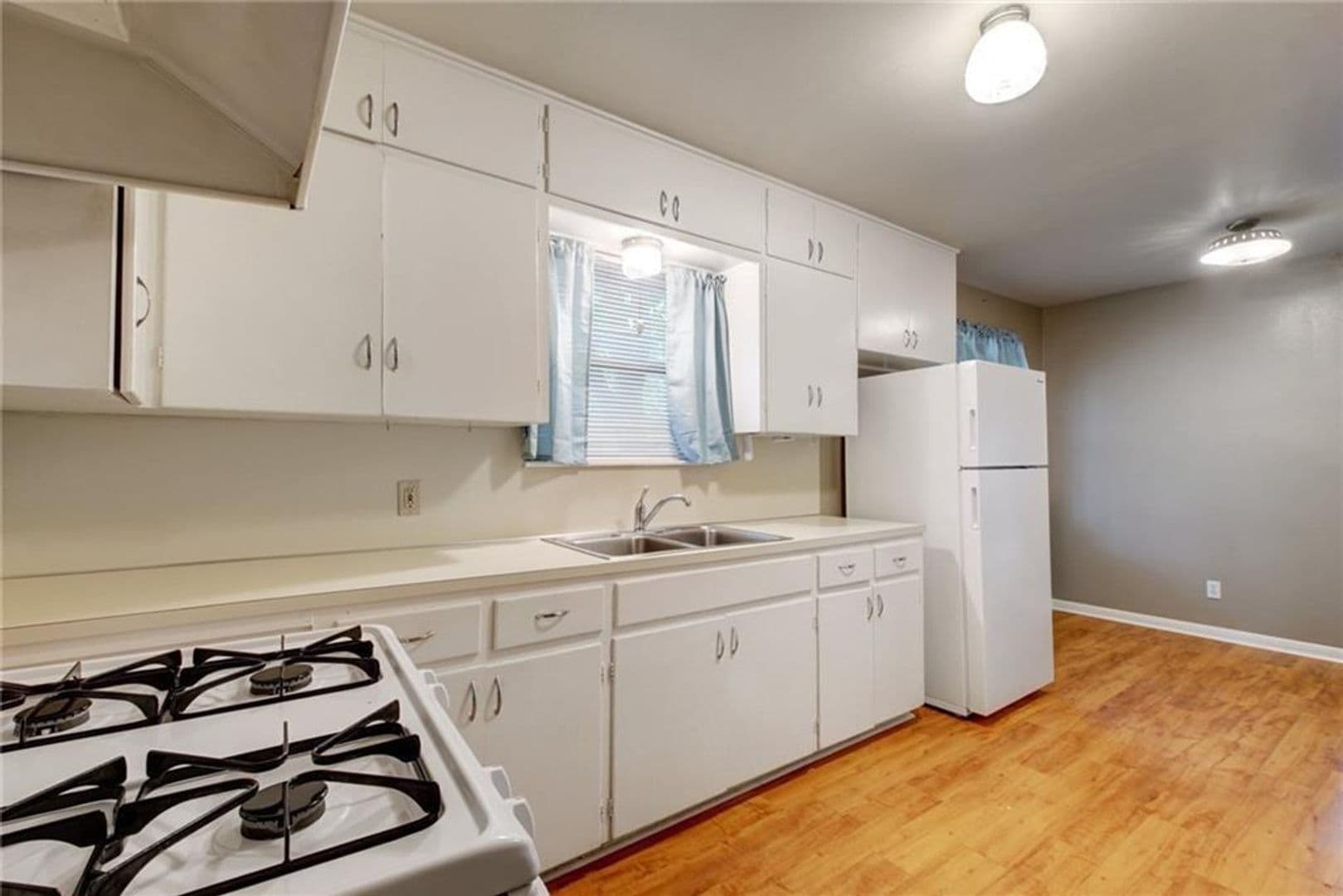 Austin Multiplex: 607 Bellevue Pl