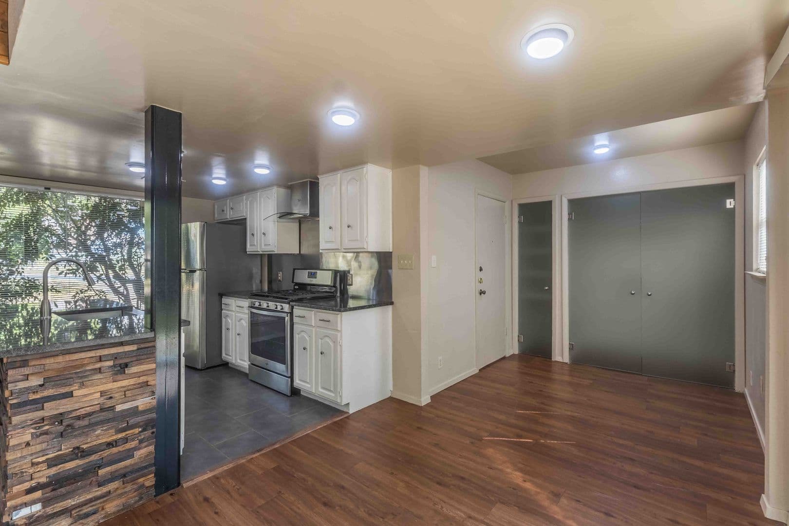 Austin Multiplex: 3901 Knollwood Dr