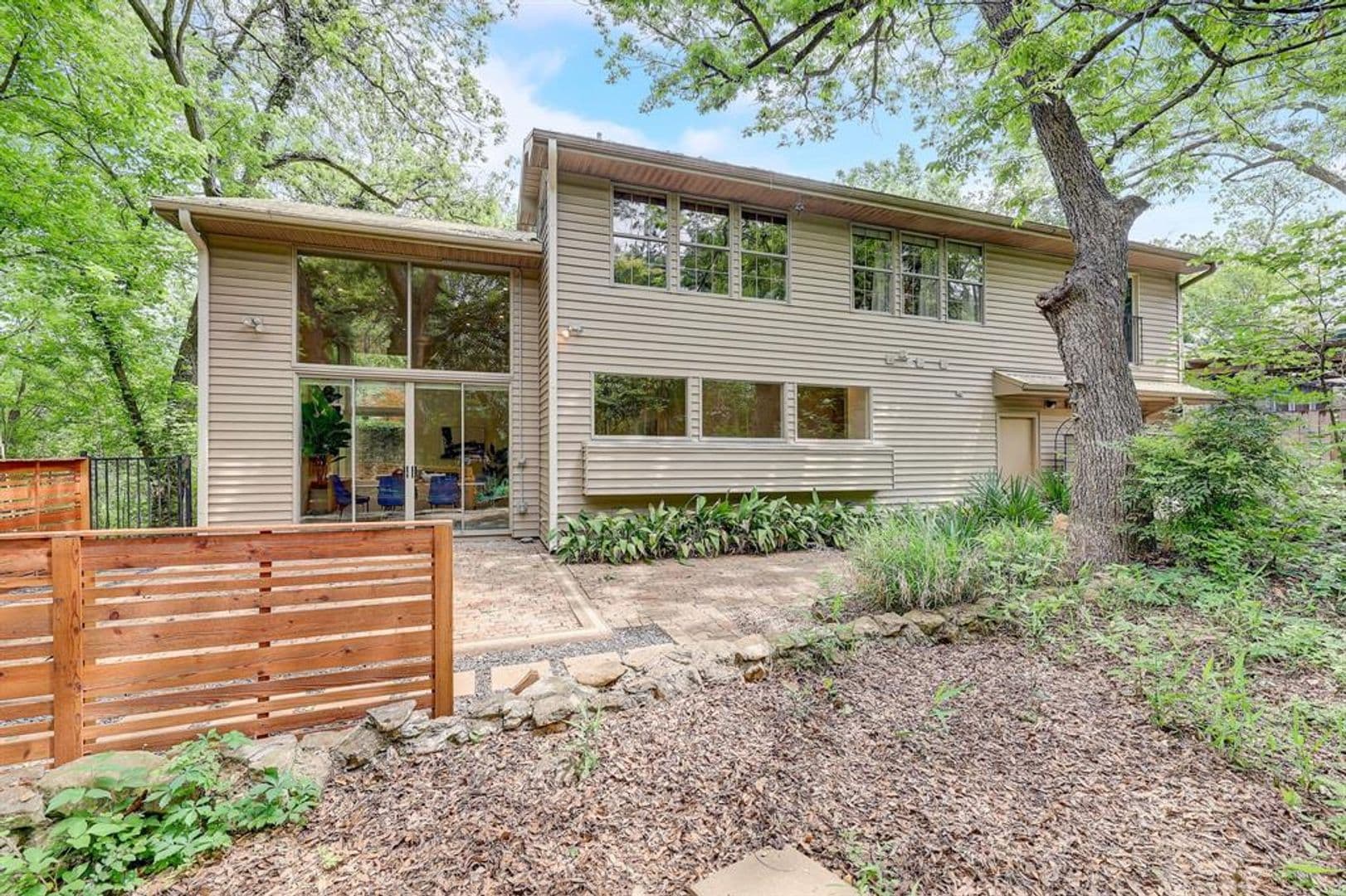 Austin House: 805 Leonard St