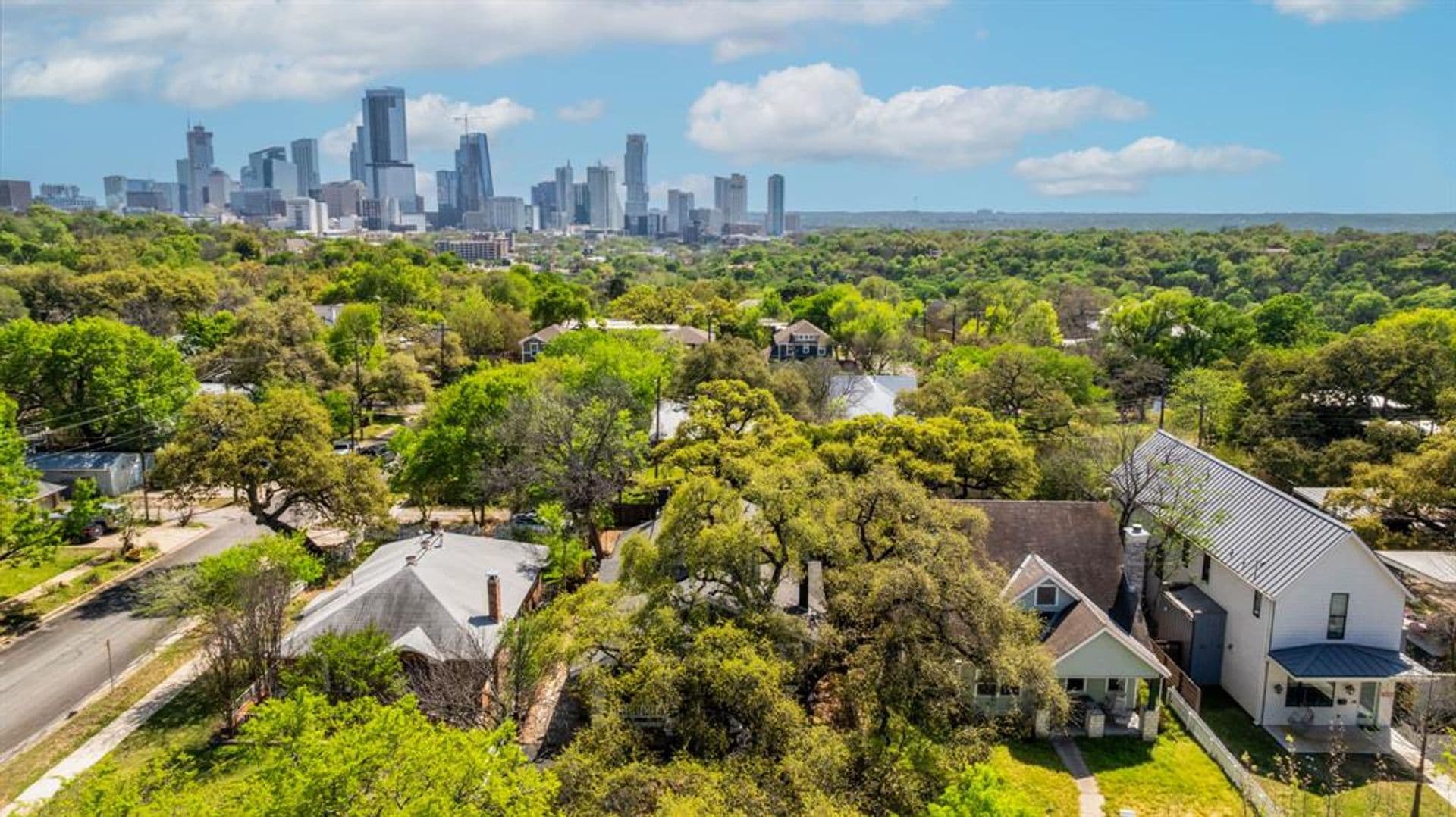 Austin House: 1203 W 22nd 1/2 St