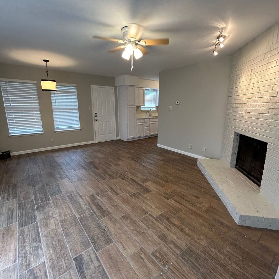 Austin Multiplex: 1700 Waterloo Trl