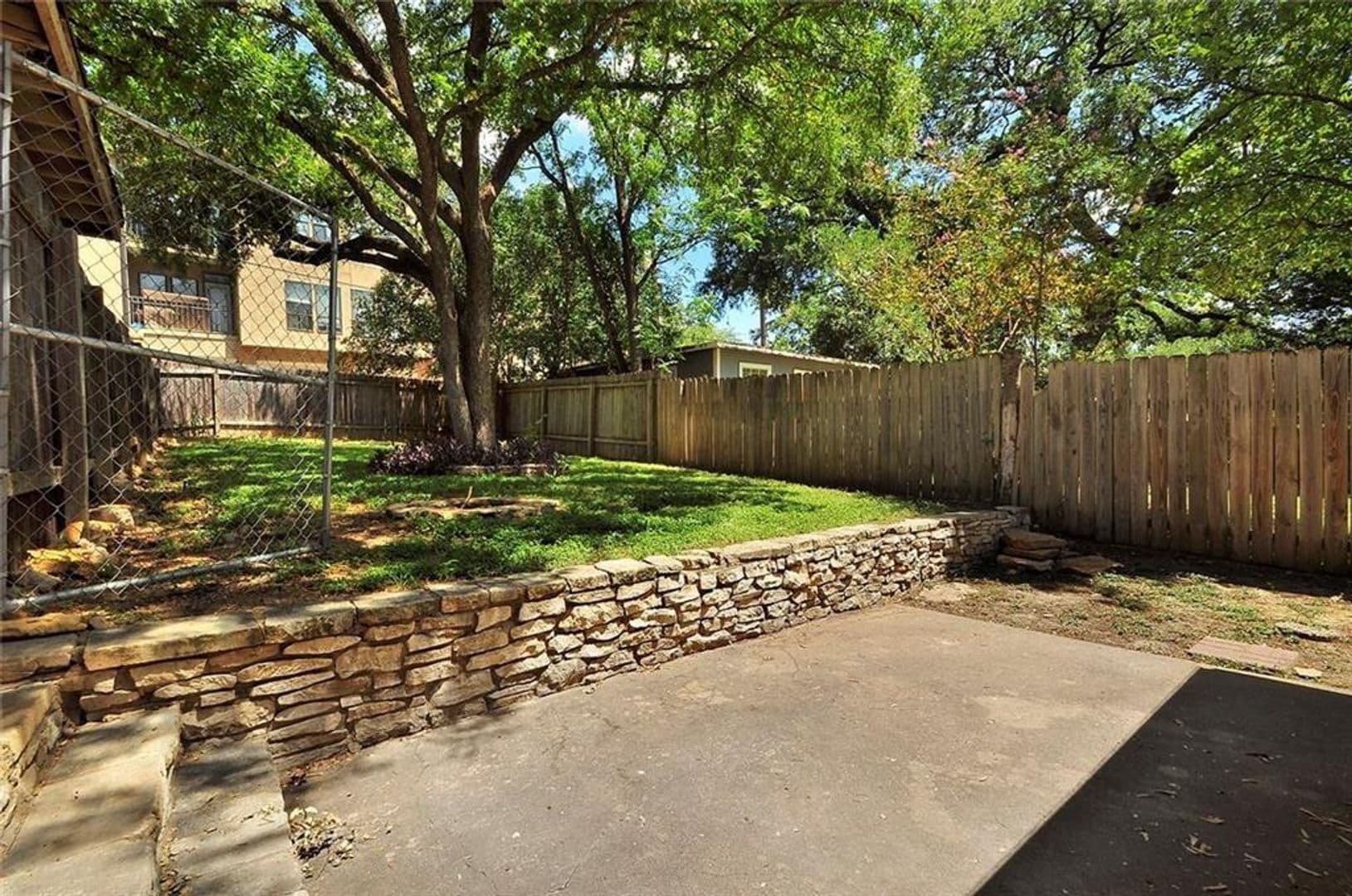 Austin House: 1911 David St.