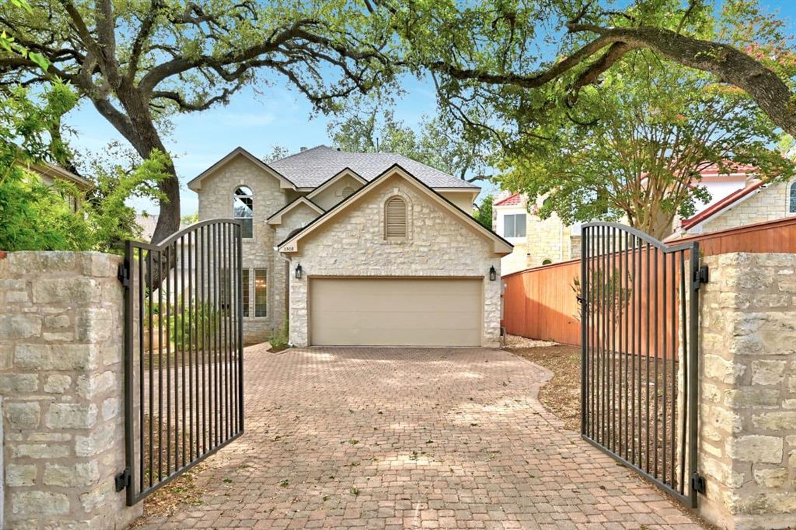 Austin House: 3508 Red River St