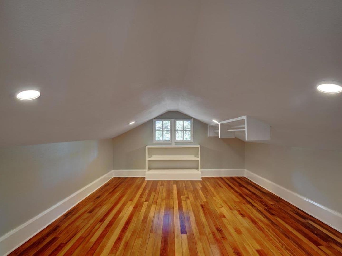 Austin House: 1203 W 22nd 1/2 St