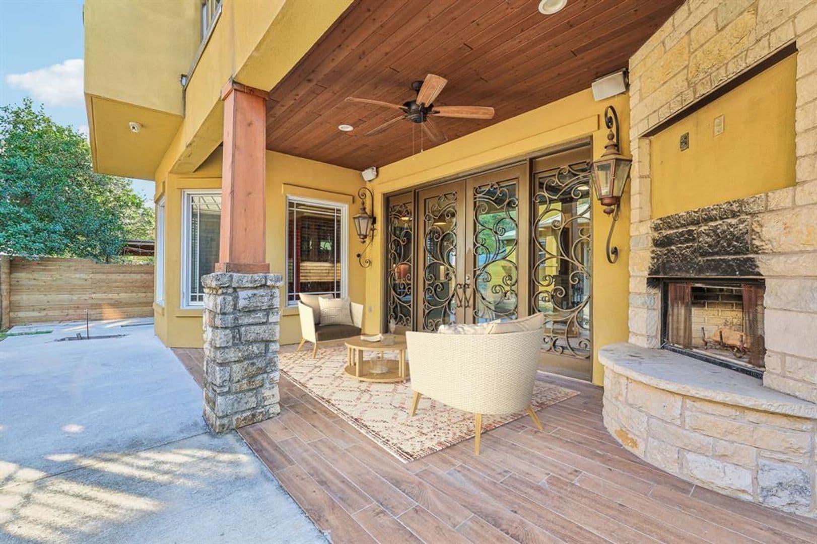 Austin Multiplex: 1904 E 13th St