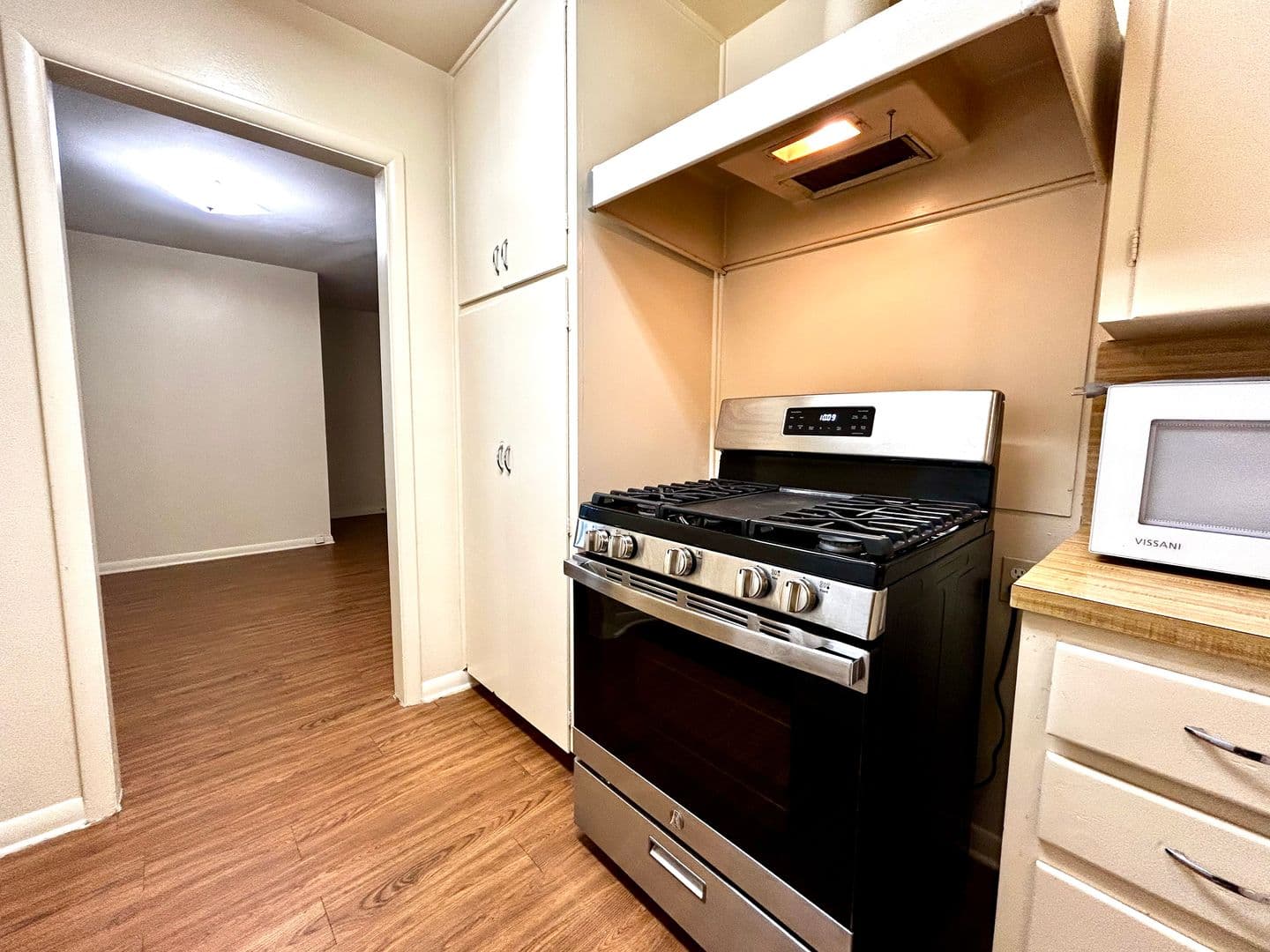 Austin Multiplex: 607 Bellevue Pl