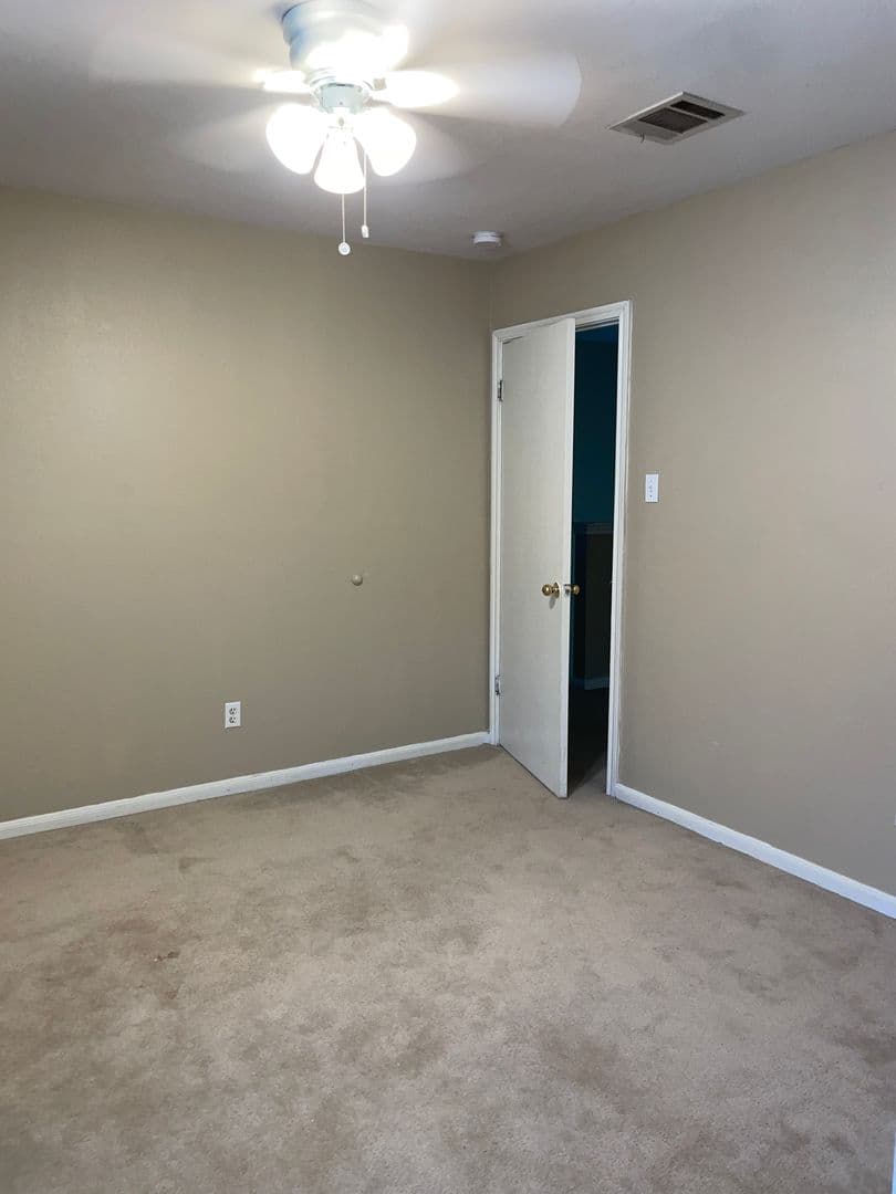 Austin Multiplex: 2400 Riddle Rd - Unit B