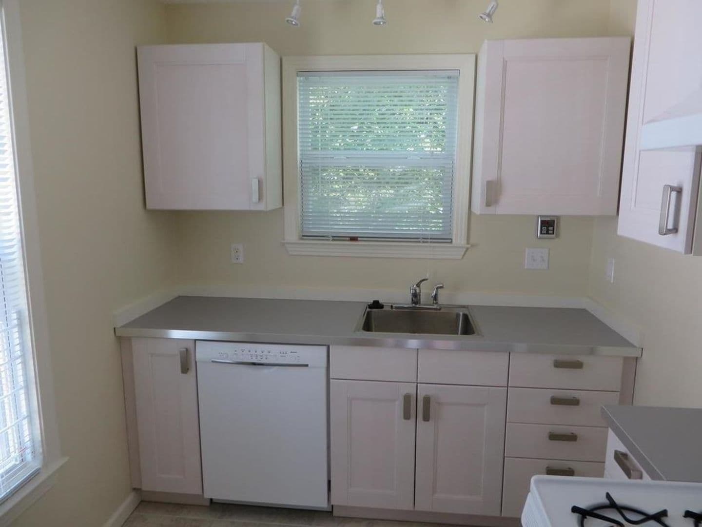 Austin Multiplex: 601 Bellevue Pl