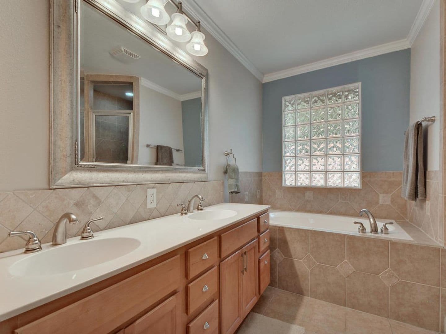 Austin House: 610 W. North Loop