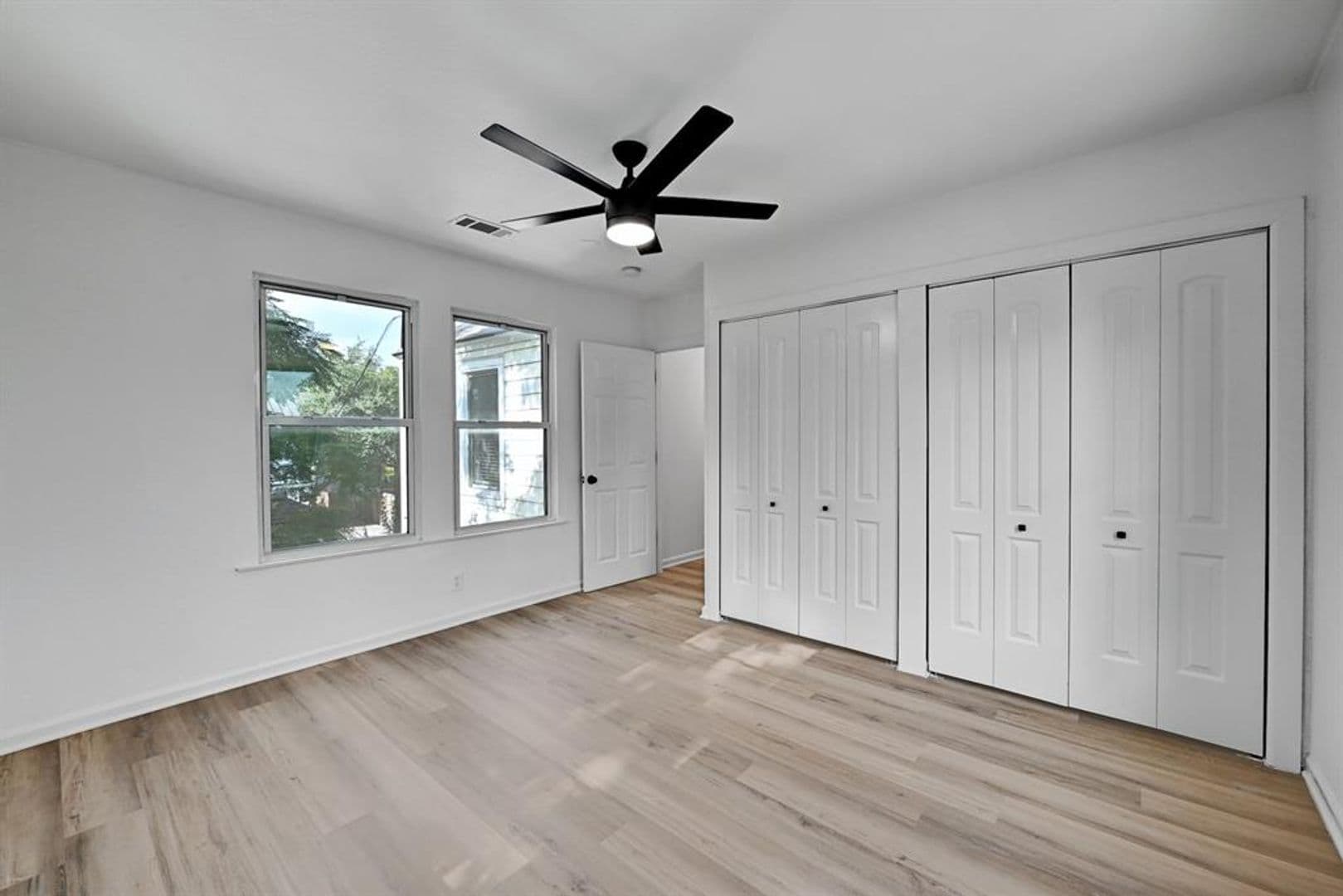 Austin Multiplex: 2305 Longview St