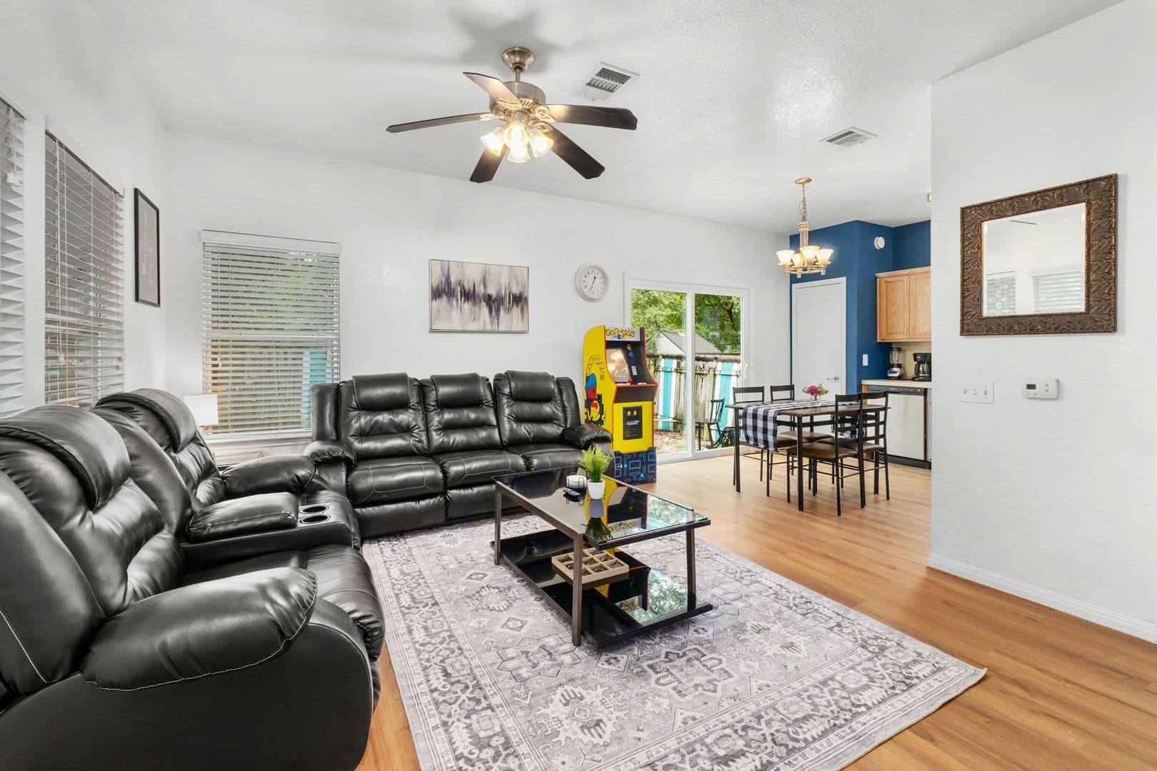 Austin Multiplex: 2917 E 16th St