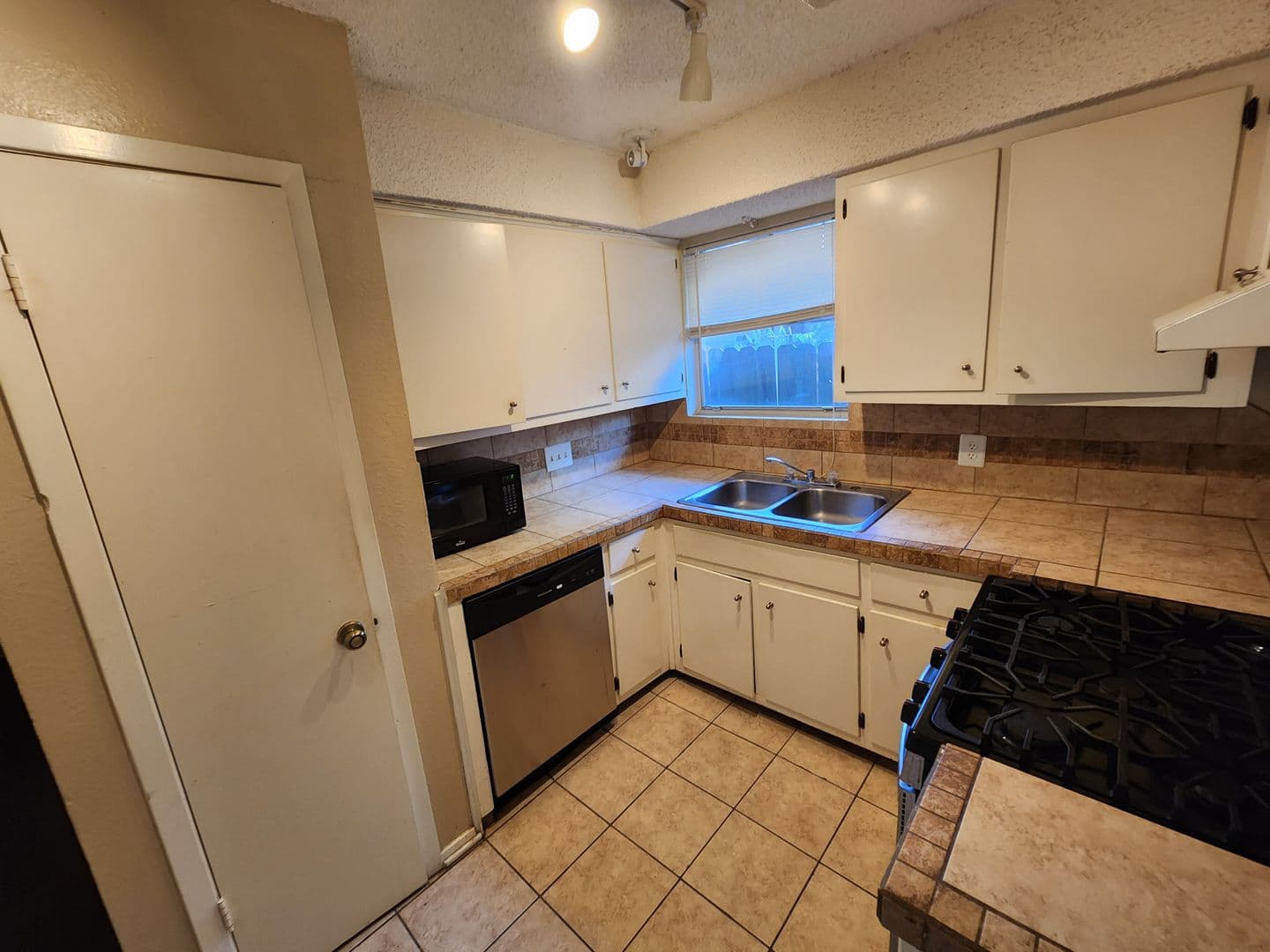 Austin Multiplex: 608 1/2 Genard St