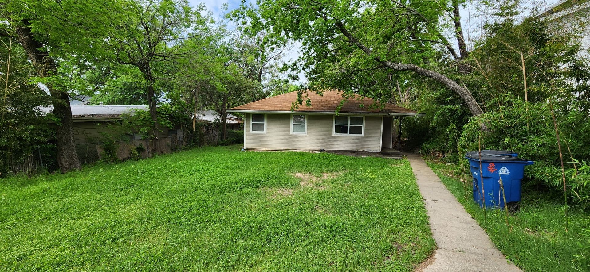 Austin House: 1913 David St