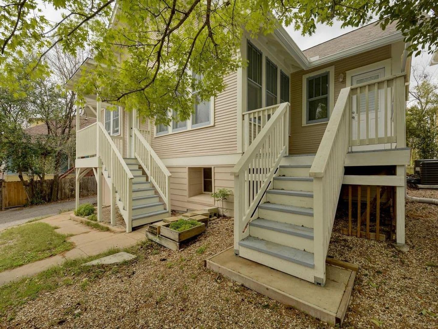 Austin Multiplex: 601 Bellevue Pl