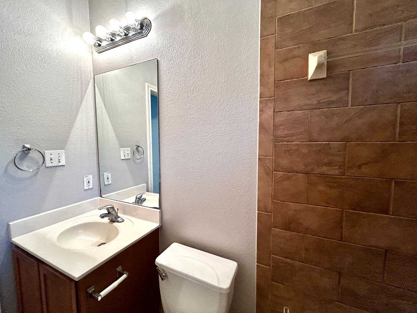 Austin Multiplex: 408 Nelray Blvd