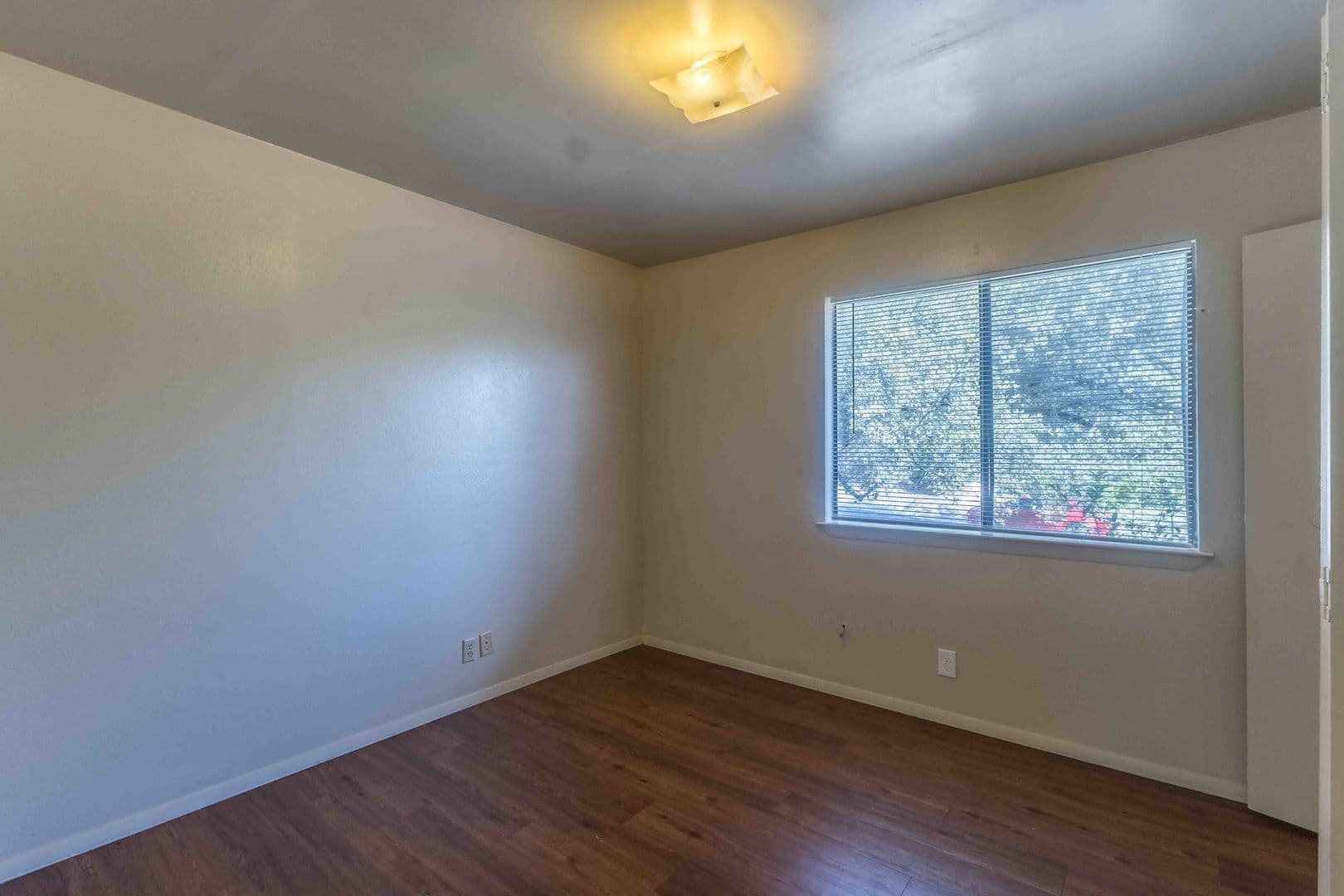 Austin Multiplex: 3901 Knollwood Dr