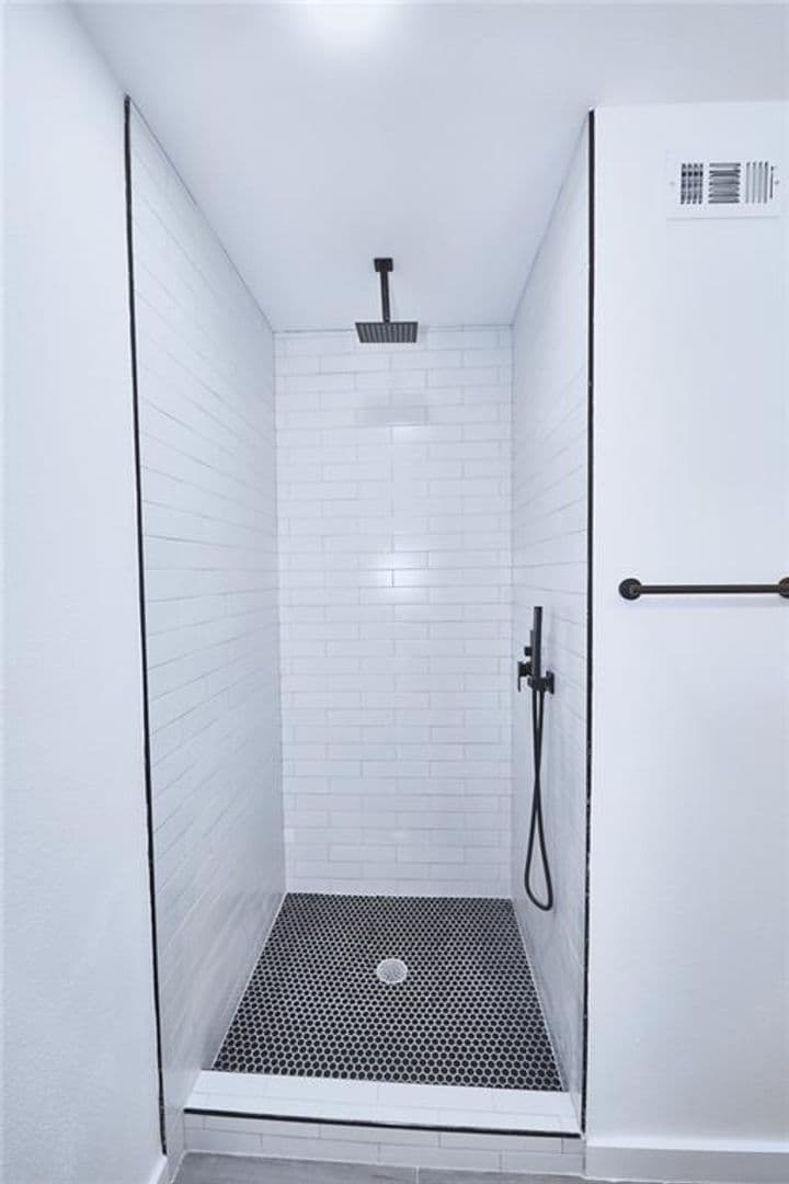 Austin Apartment: 3300 Tom Green St
