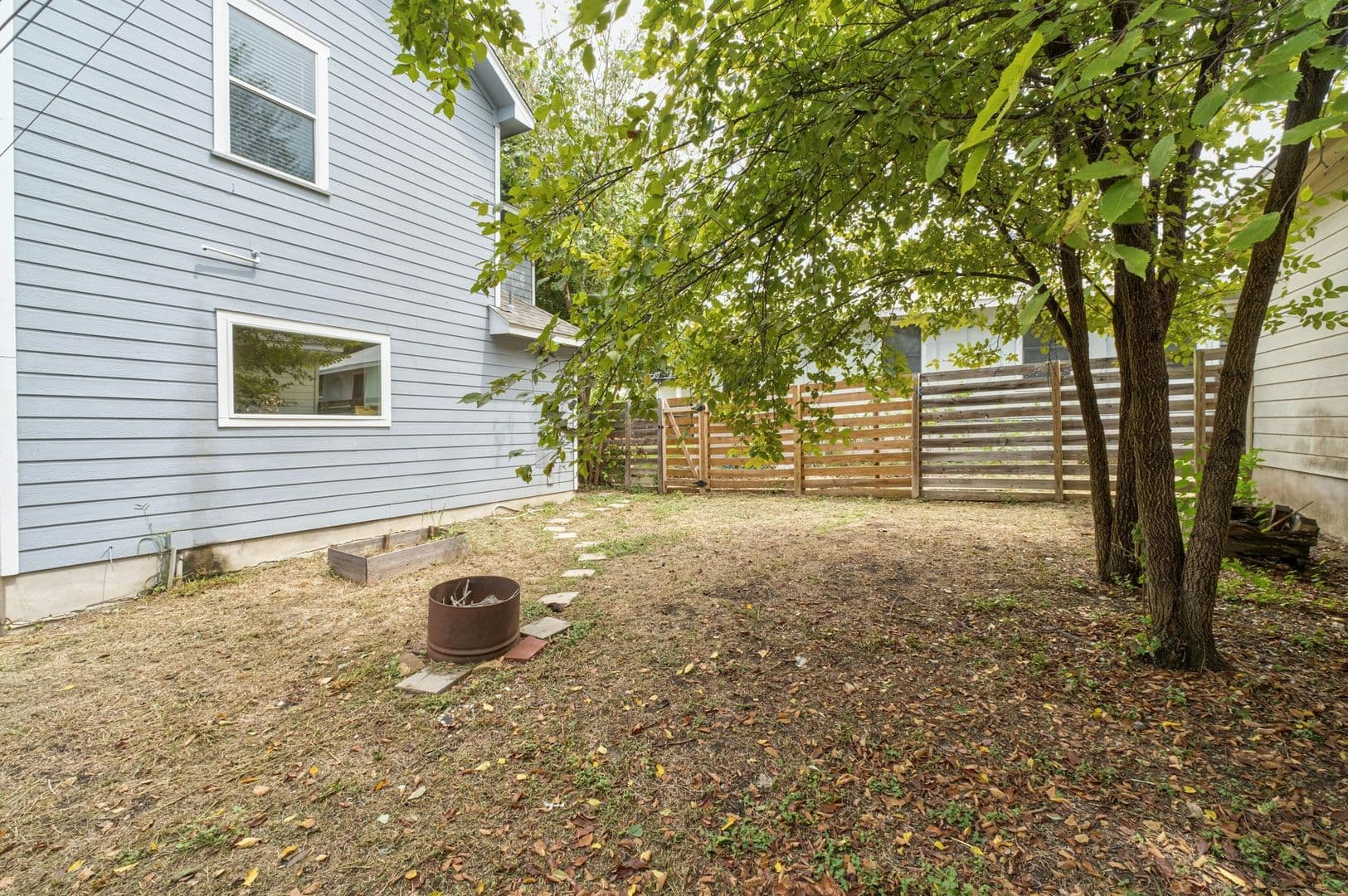 Austin Multiplex: 2917 E 16th St