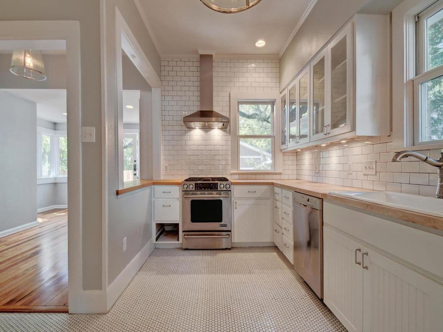 Austin House: 1203 W 22nd 1/2 St