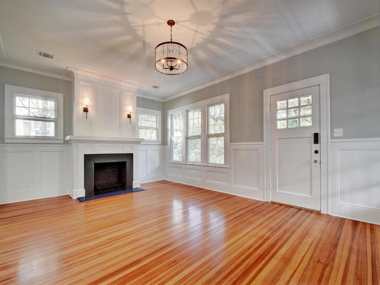 Austin House: 1203 W 22nd 1/2 St
