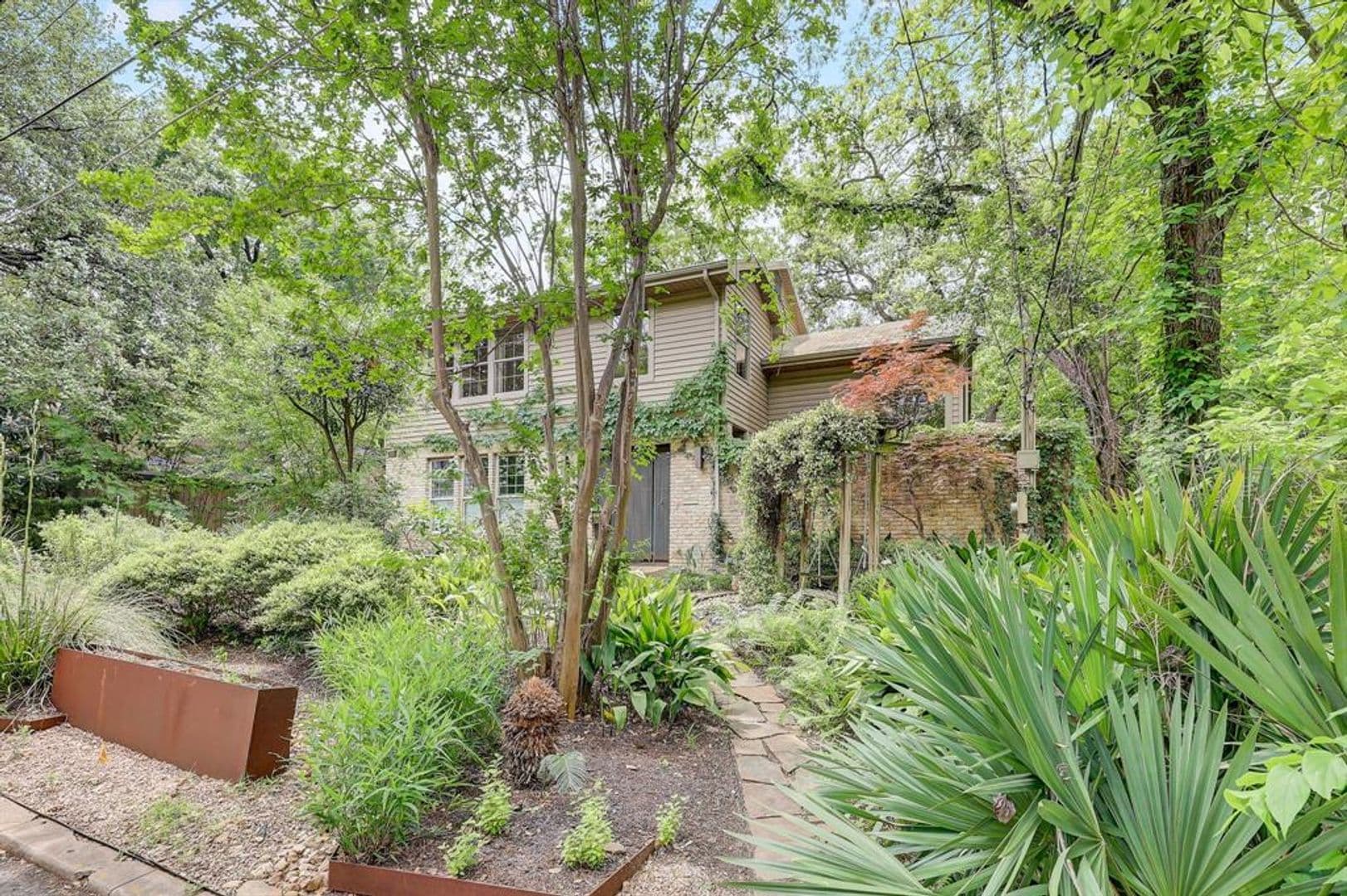 Austin House: 805 Leonard St