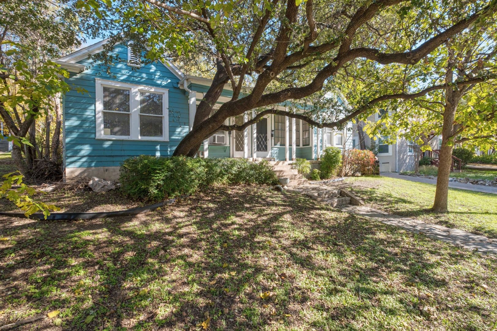 Austin Multiplex: 202 E 31st St