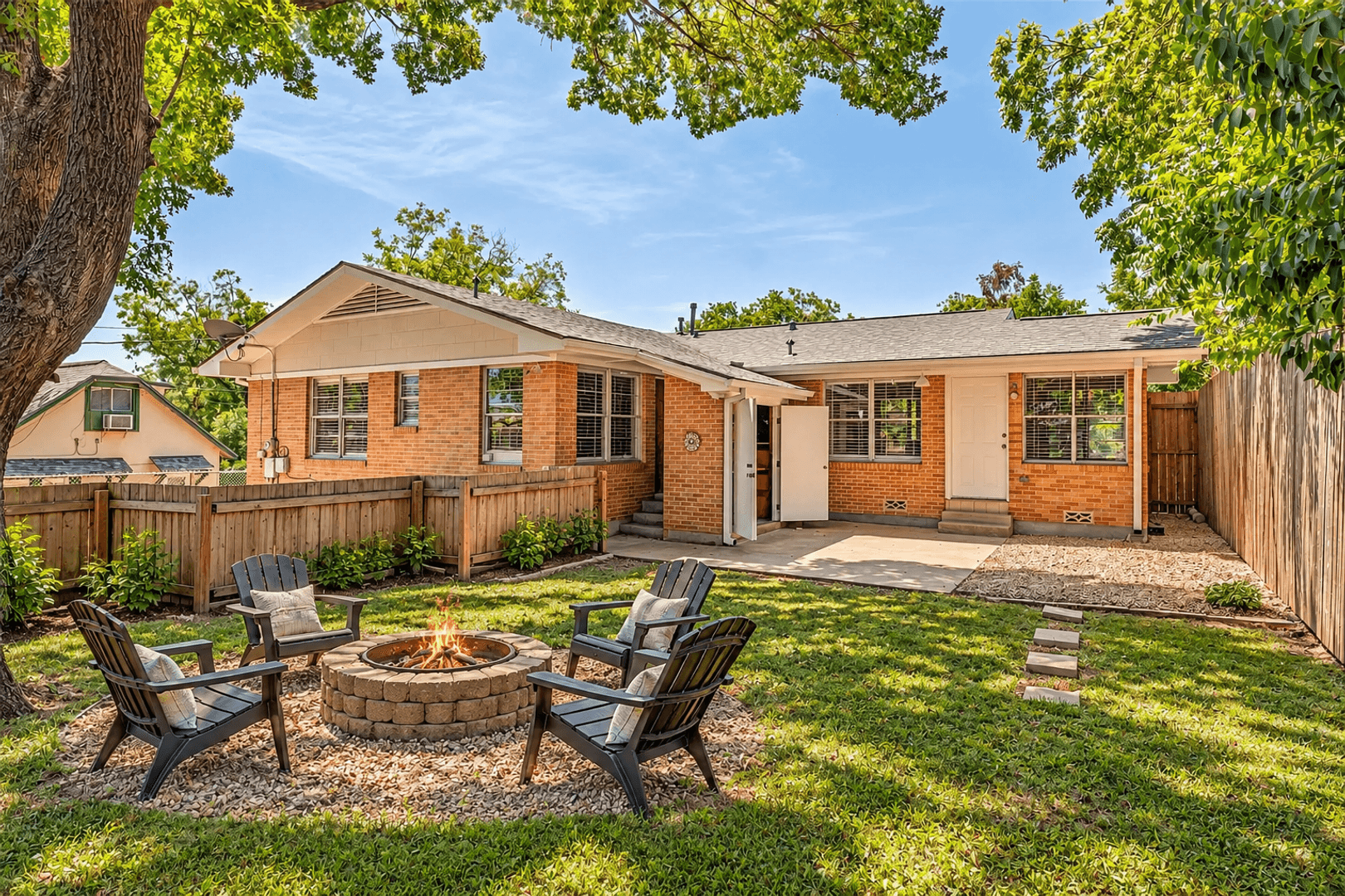 Austin House: 604 Bellevue Pl.