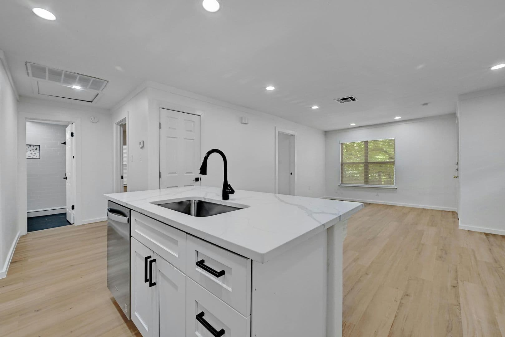 Austin House: 1913 David St