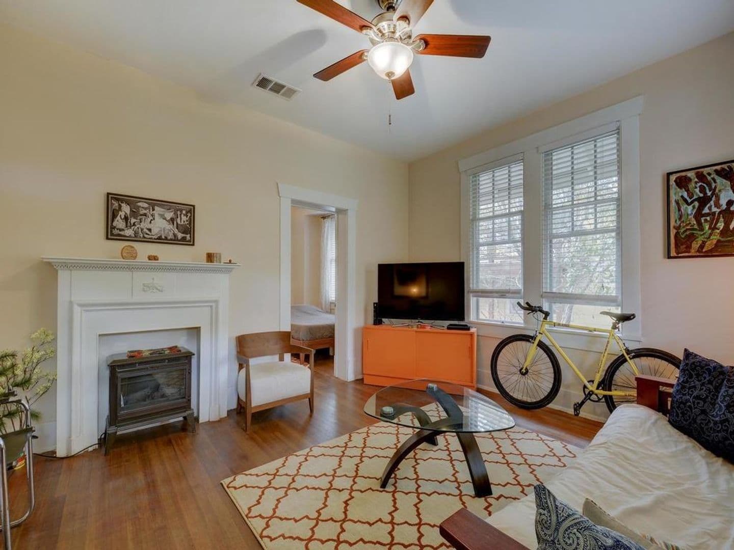 Austin Multiplex: 601 Bellevue Pl
