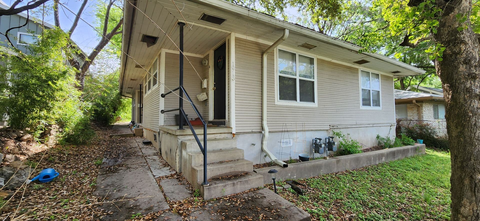 Austin House: 1913 David St