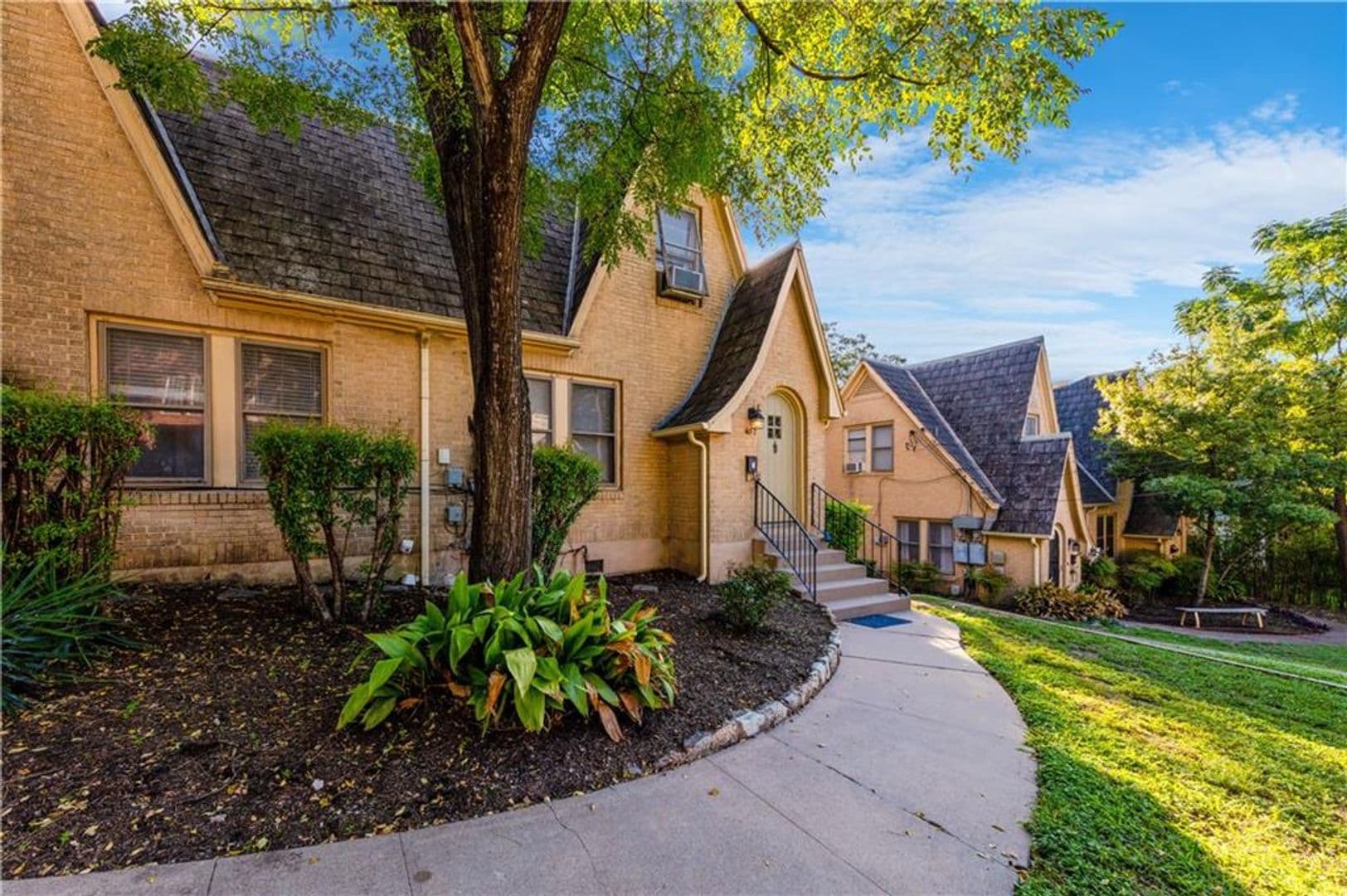 Austin Multiplex: 407 E 32nd St