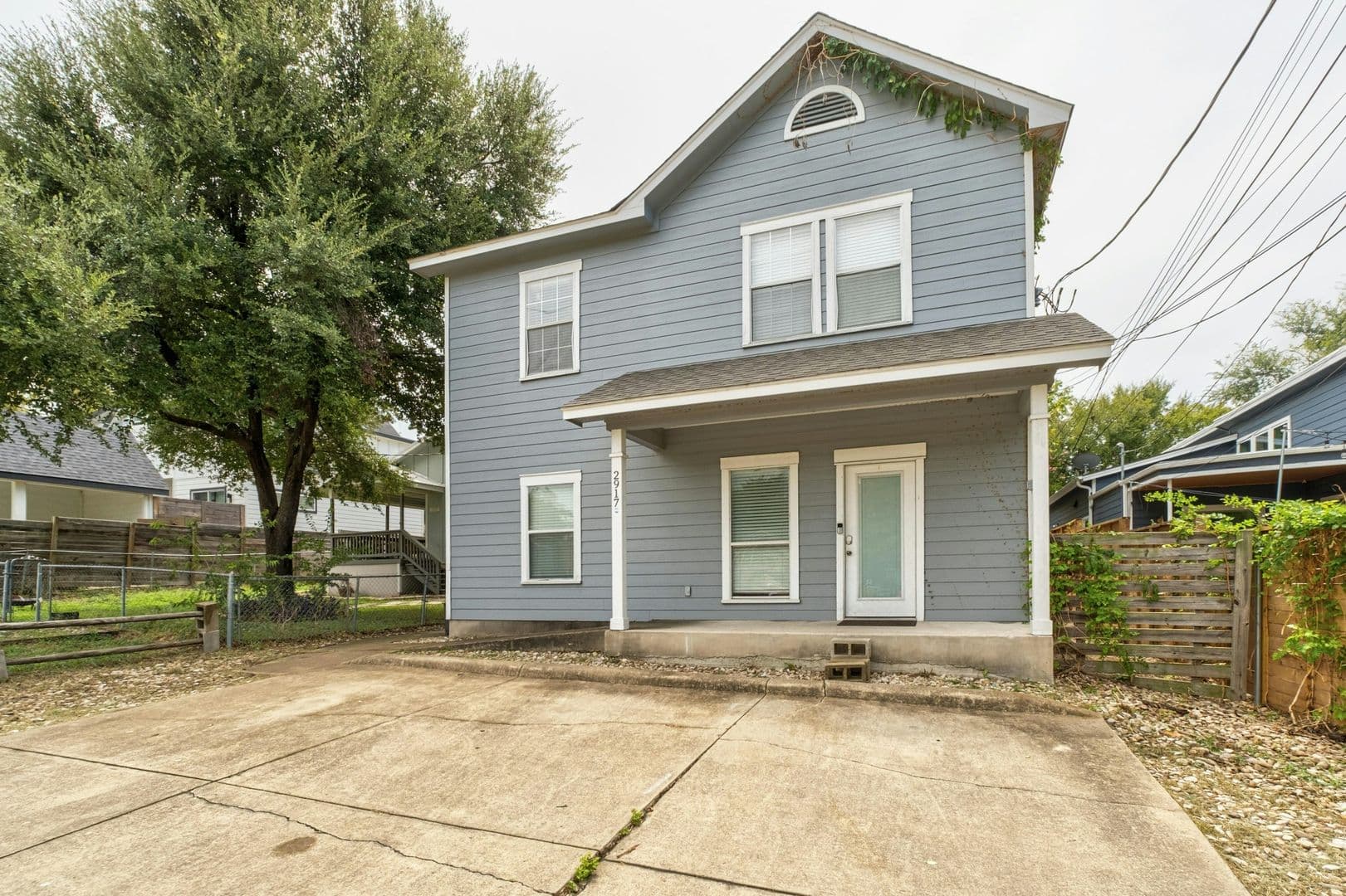 Austin Multiplex: 2917 E 16th St