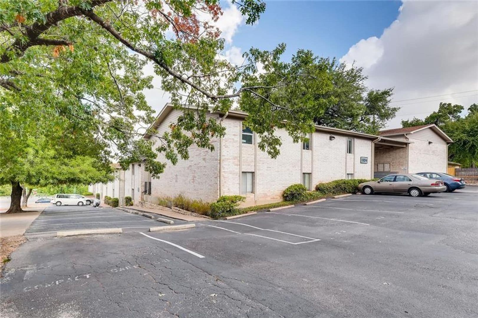 Austin Condo: 1304 Summit St