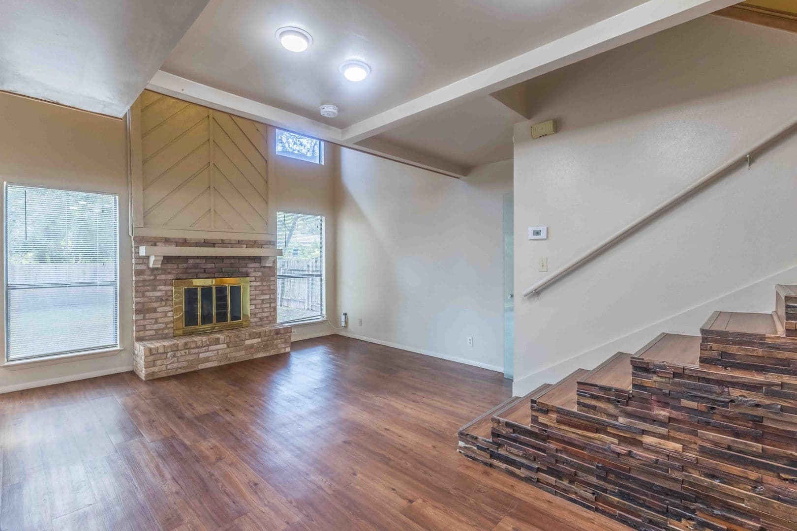 Austin Multiplex: 3901 Knollwood Dr