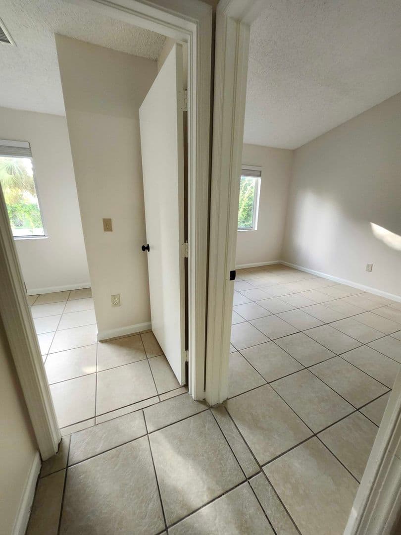 West Palm Beach Apartment: 5214 Stacy Road