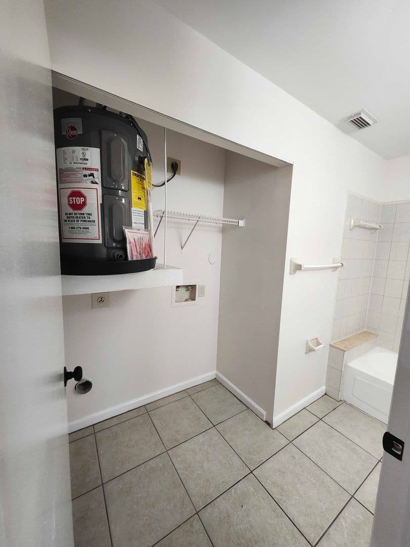 West Palm Beach Apartment: 5214 Stacy Road