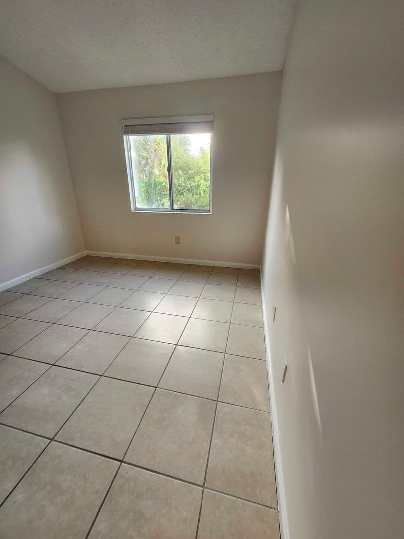 West Palm Beach Apartment: 5214 Stacy Road