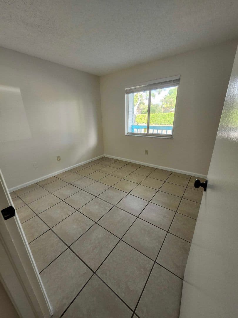 West Palm Beach Apartment: 5214 Stacy Road