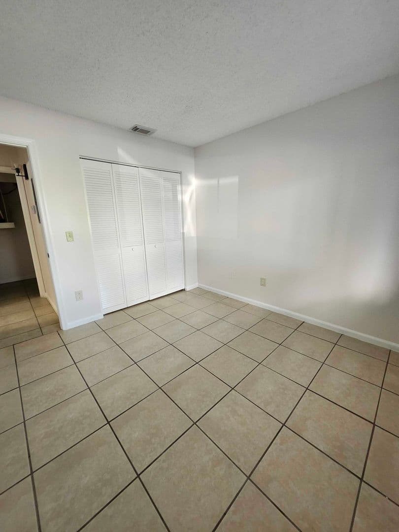 West Palm Beach Apartment: 5214 Stacy Road