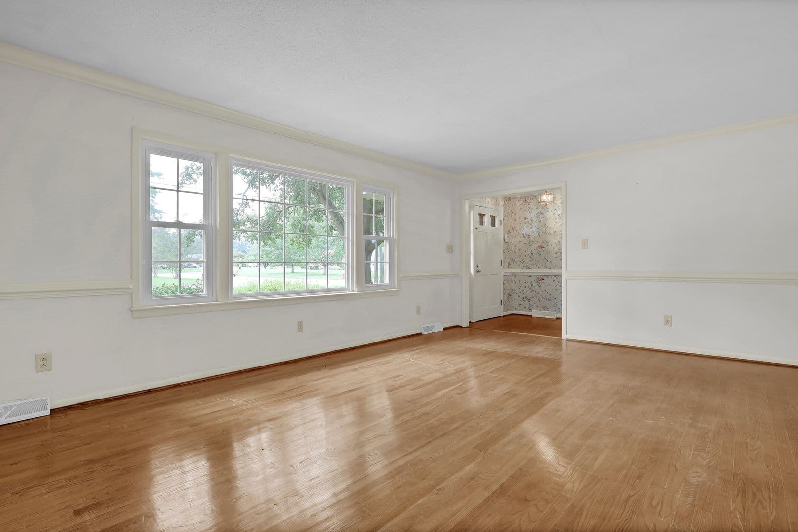 Jacksonville House: 700 Clyde Drive