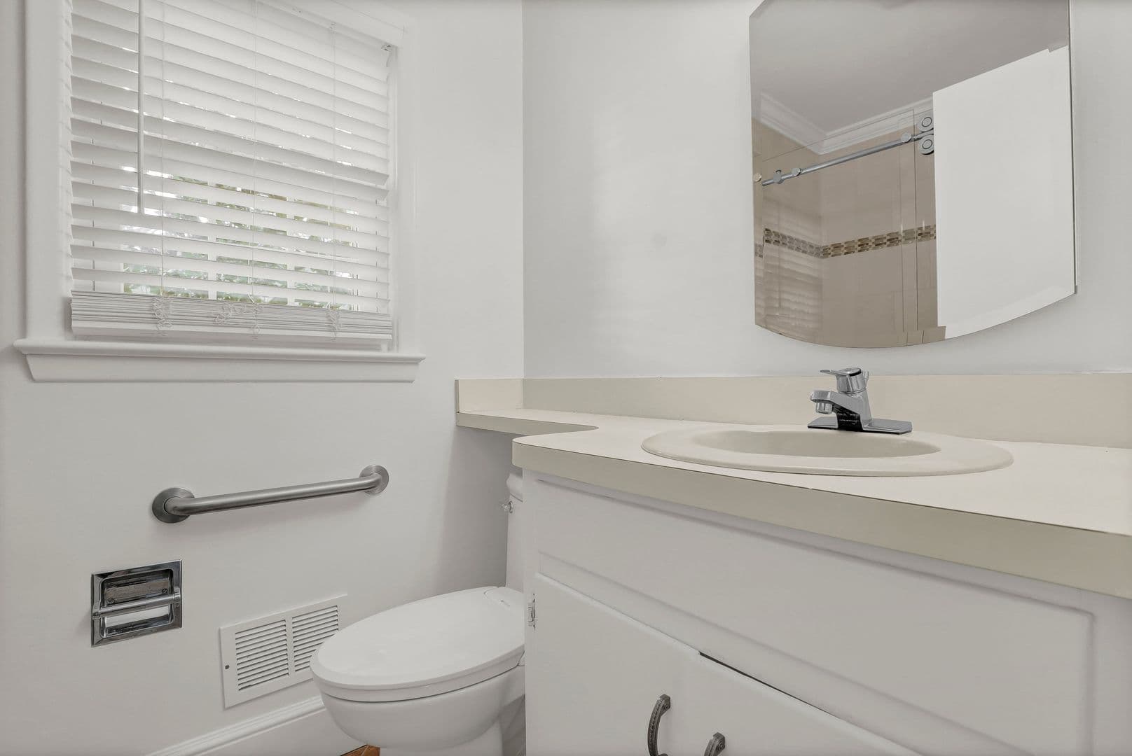 Jacksonville House: 700 Clyde Drive