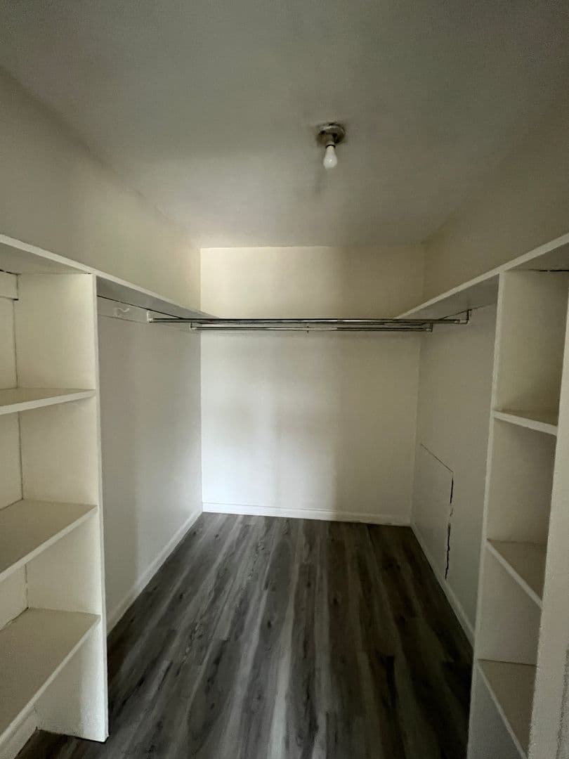 Dayton Apartment: 905 Neal Ave