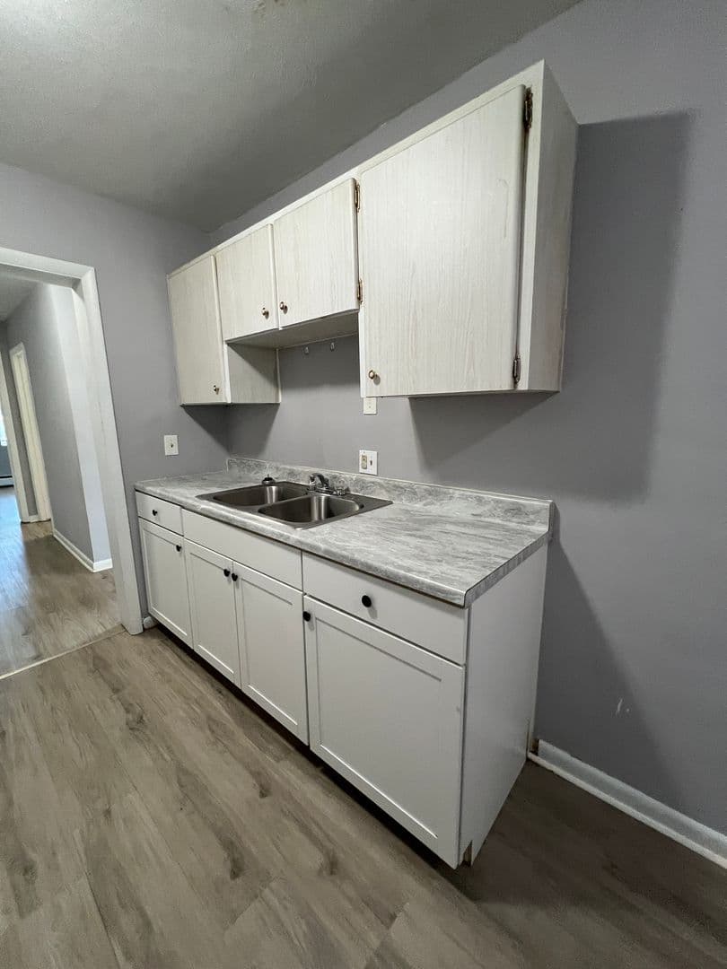 Dayton Apartment: 905 Neal Ave