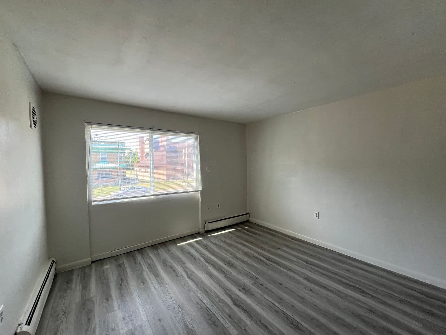 Dayton Apartment: 905 Neal Ave