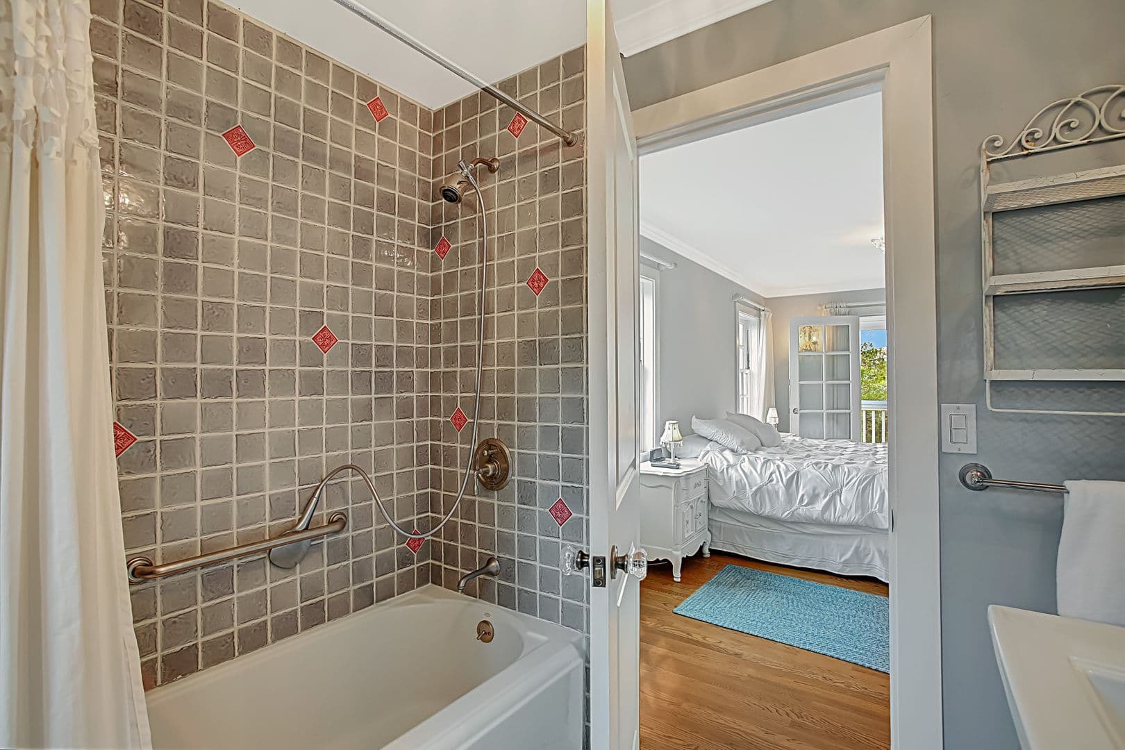 Santa Barbara House: 610 East Pedregosa Street